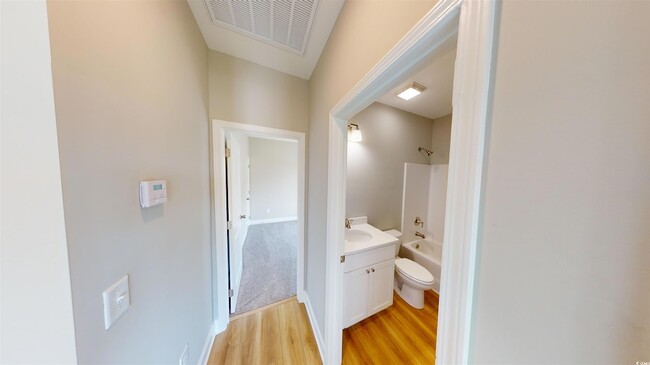 Building Photo - 1052 Moen Lp