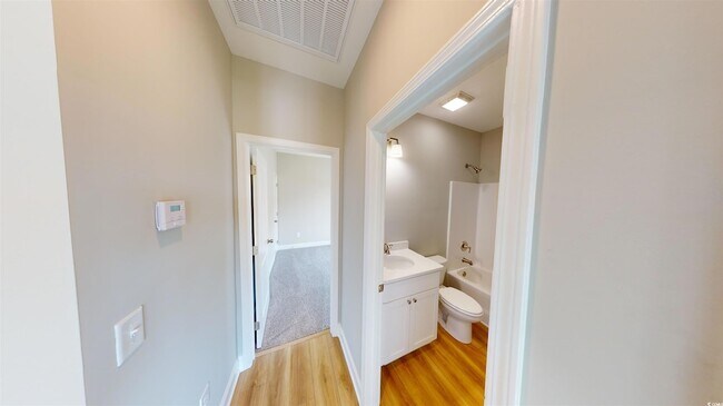 Building Photo - 1068 Moen Lp