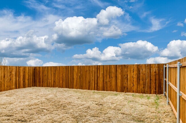 Building Photo - GORGEOUS 3 BEDROOM DUPLEX LOCATED IN MIDLOTHIAN ISD!