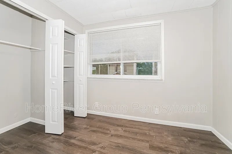 Building Photo - 2413 Collins St