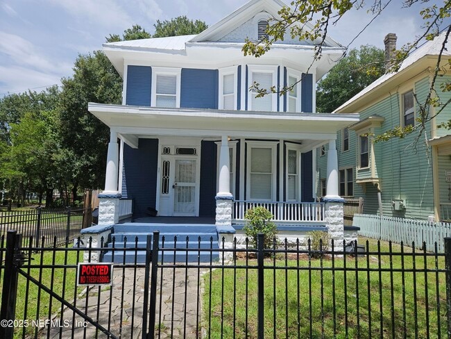 Primary Photo - 307 E 9th St