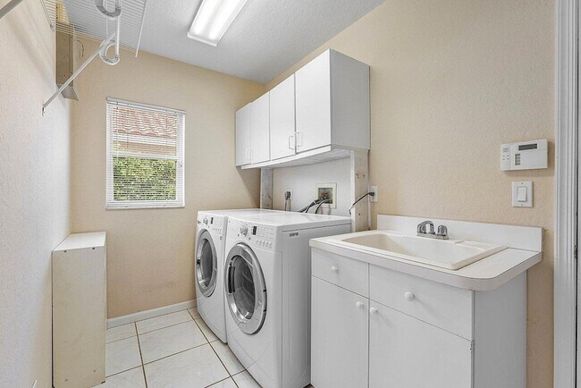 Building Photo - 9359 Aqua Vista Blvd