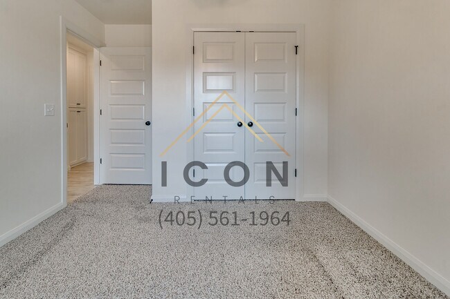 Building Photo - 8429 Stonewood Dr