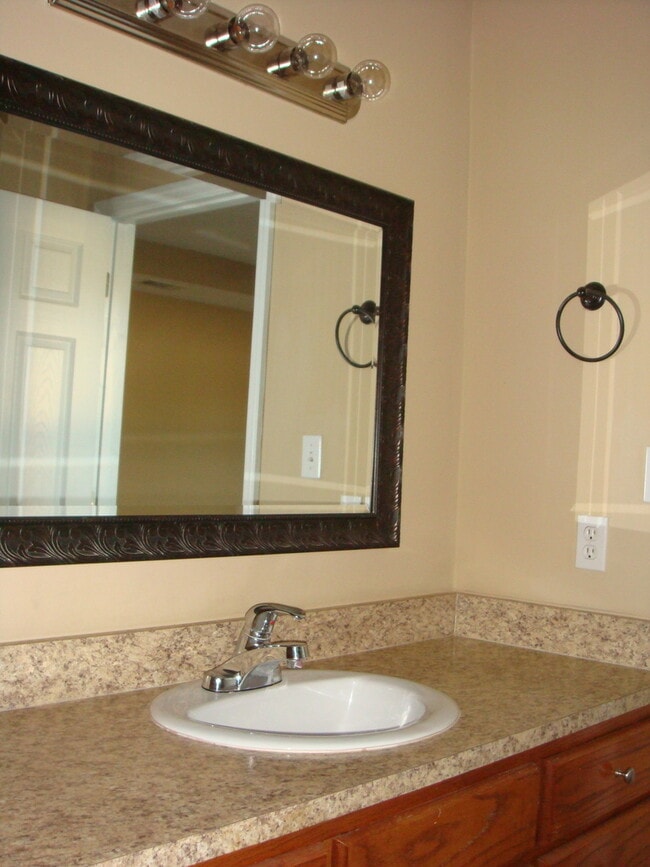 Building Photo - 496 Bryson Cir