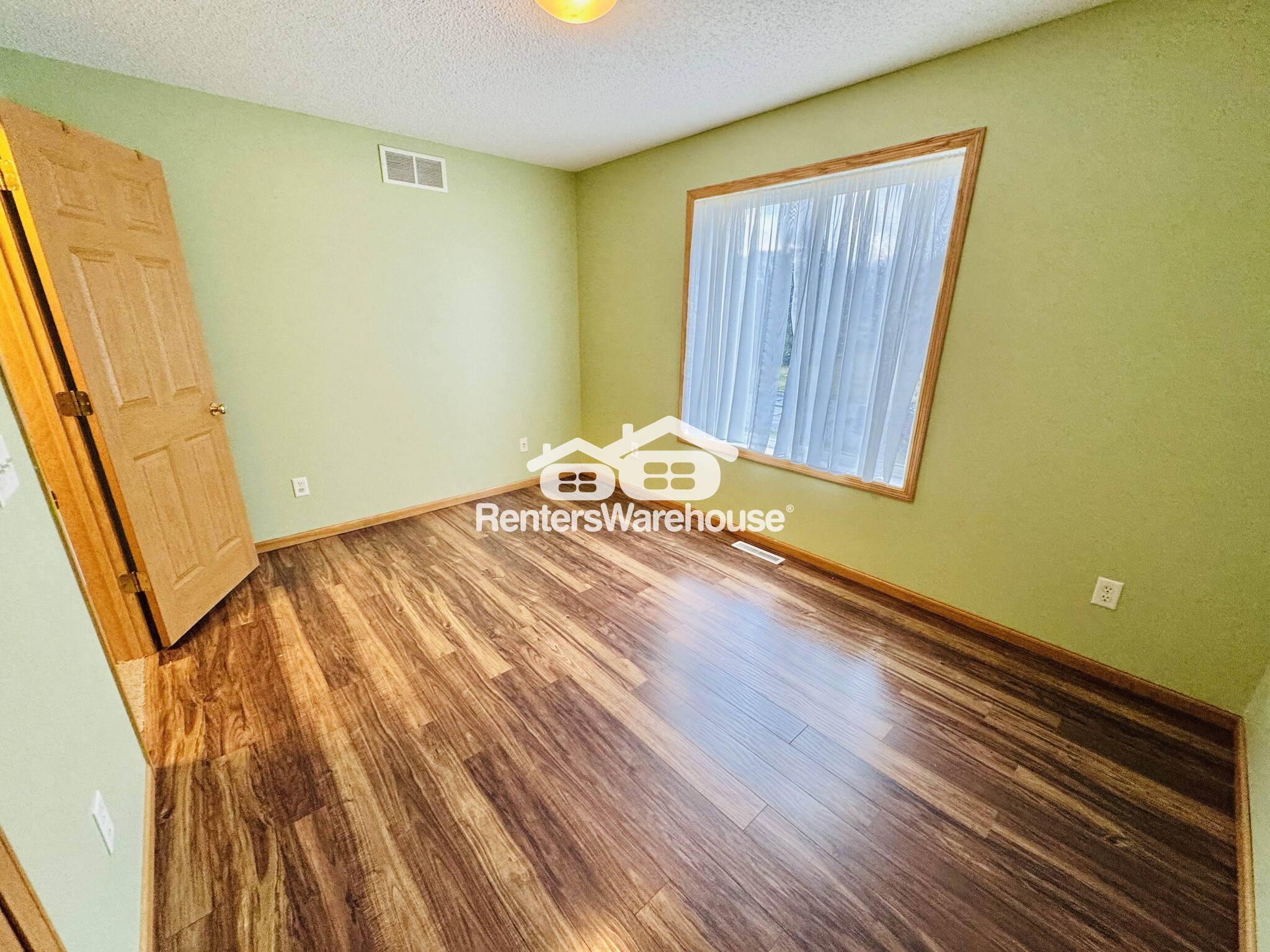 Building Photo - 6808 Meadow Grass Ln S