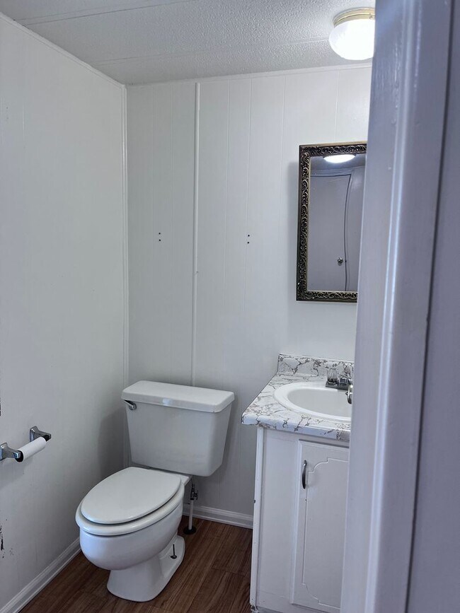 Building Photo - Home Sweet Home in Marianna Village - 2 bedroom and 1.5 bath