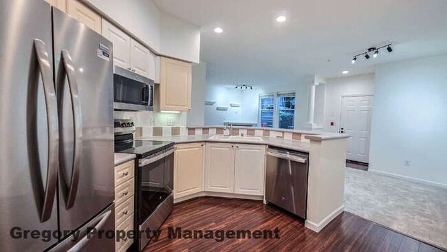 Building Photo - Sunlit & Spacious Ground-Level Condo | 12-Foot Ceilings, Luxury Amenities & Ideal Locale