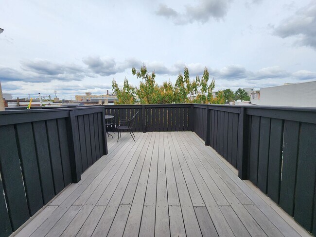 Building Photo - Beautiful 3 bedroom in brewerytown