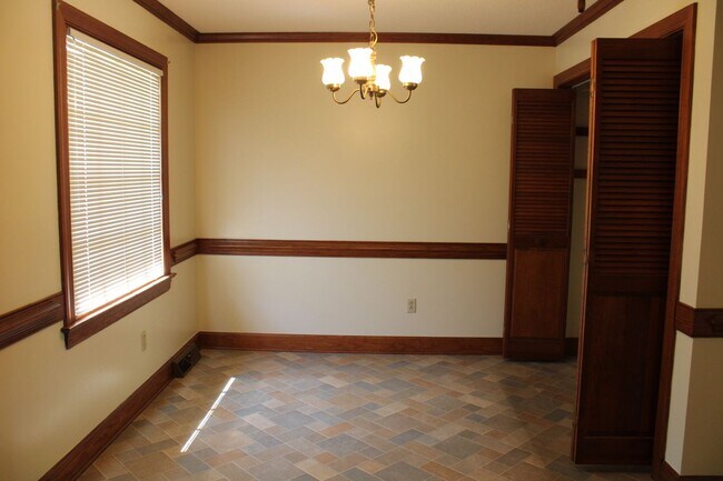 Building Photo - 2601 Bayleaf Cir SW