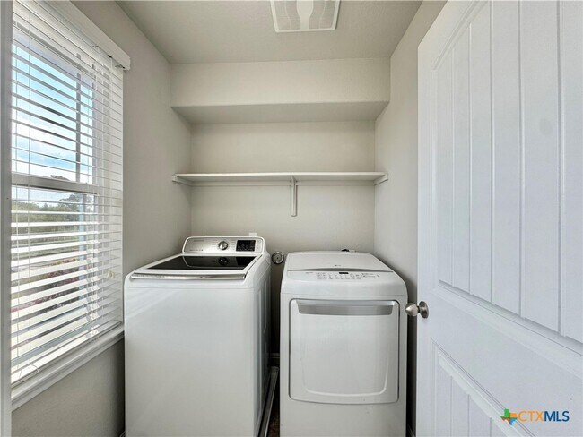 Building Photo - 308 Craters of the Moon Blvd