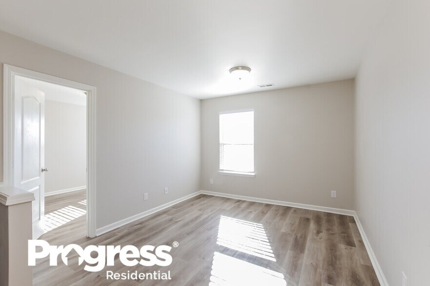 Building Photo - 740 Willow Creek Dr