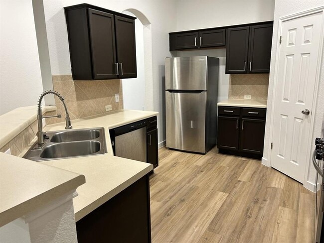 Building Photo - 1506 Cosmos Way