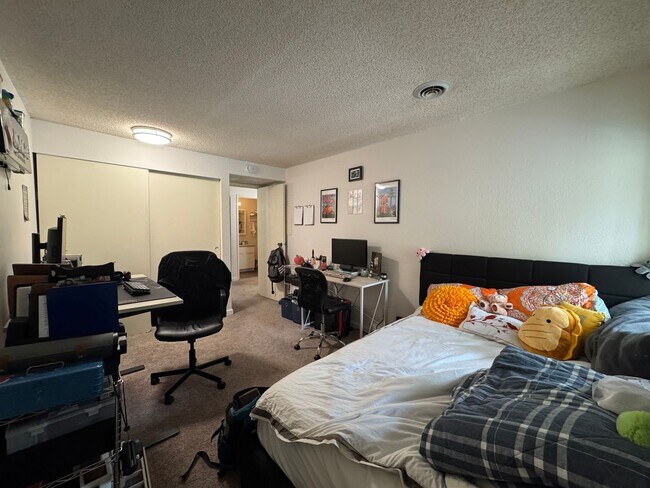 Building Photo - 2 Bedroom Condo Near WWU and Bus Line