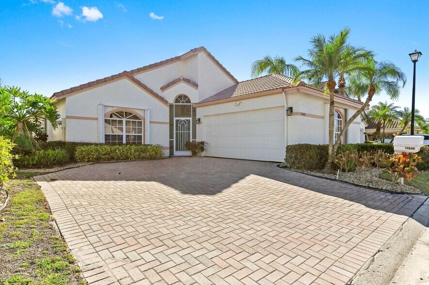Building Photo - 14066 Glenlyon Ct