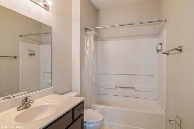 Building Photo - 150 Hidden Pond Cir