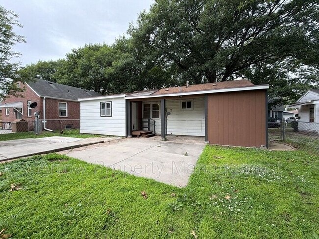 Building Photo - 2122 N 32nd St
