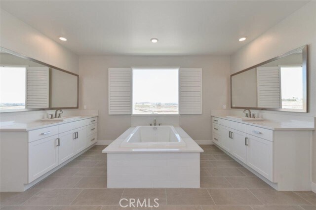 Building Photo - 132 Chorus