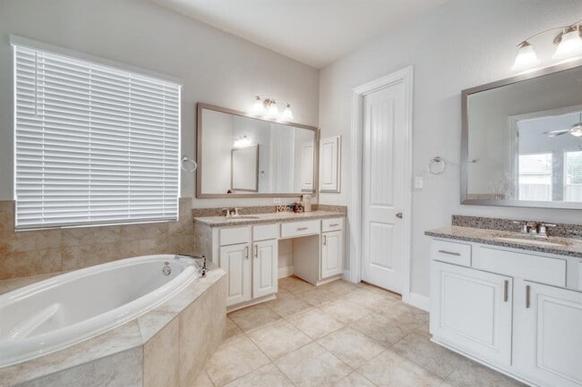 Building Photo - 18012 Leccion Dr