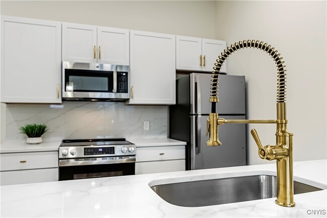 Building Photo - 1104 Main St