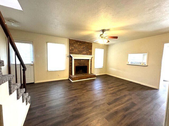 Building Photo - 215 Santa Monica St