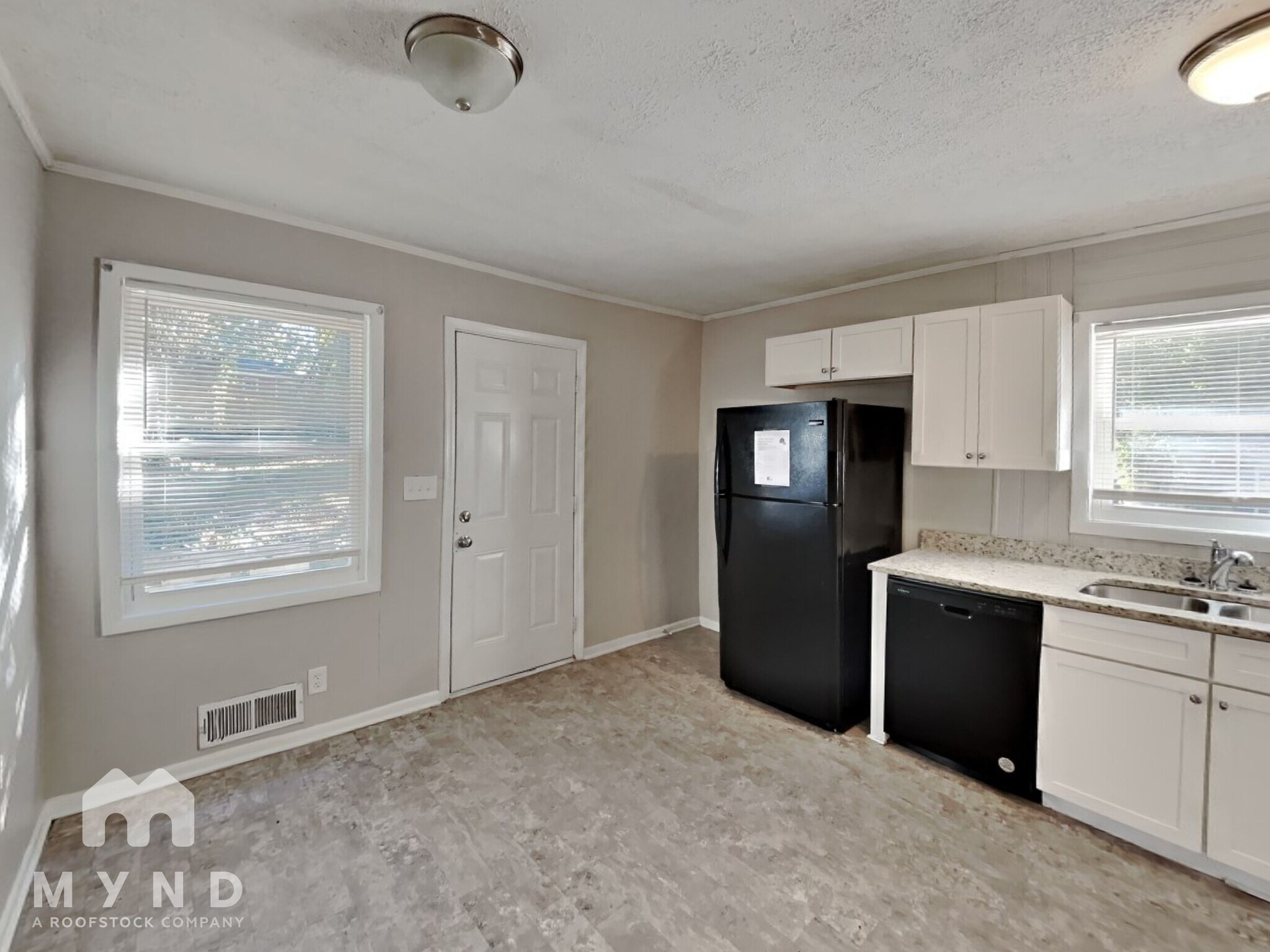 Building Photo - 39 Springside Dr SE