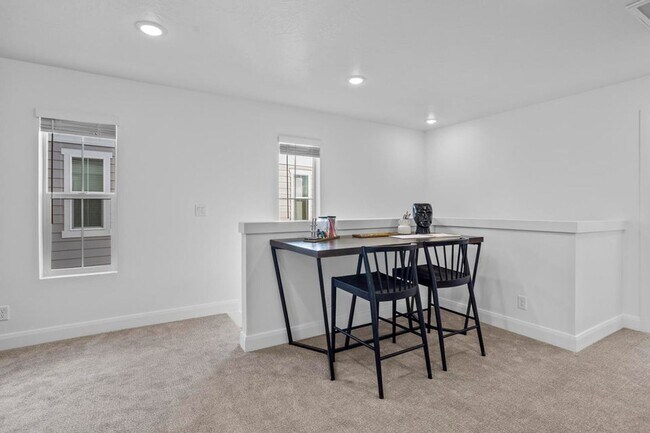 Building Photo - Lagoon Living! 3 Bedroom Townhome with Res...