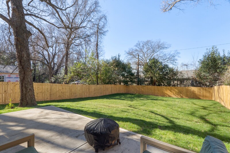 Building Photo - 2212 Weyland Ave