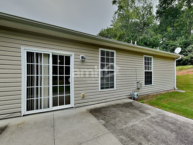 Building Photo - 16 Greenbranch Way