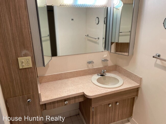 Building Photo - 1 br, 1 bath House - 4358 TAHITIAN GARDENS...