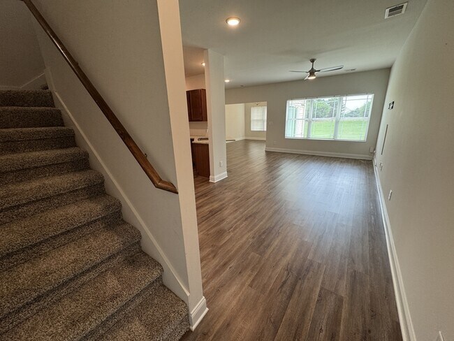 Building Photo - 103 Woodsbrook Pl SW