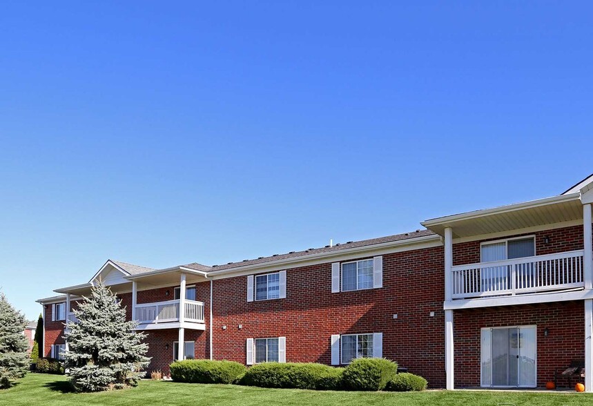 Building Exterior - Washington Estates Apartments