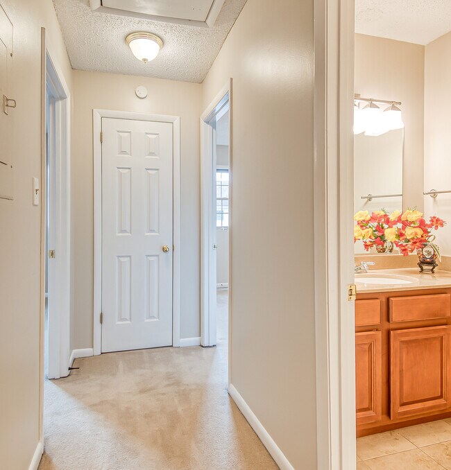 Building Photo - 7914 Gleason Dr