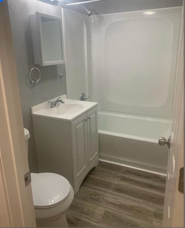 Building Photo - 470 Fieldcrest Dr