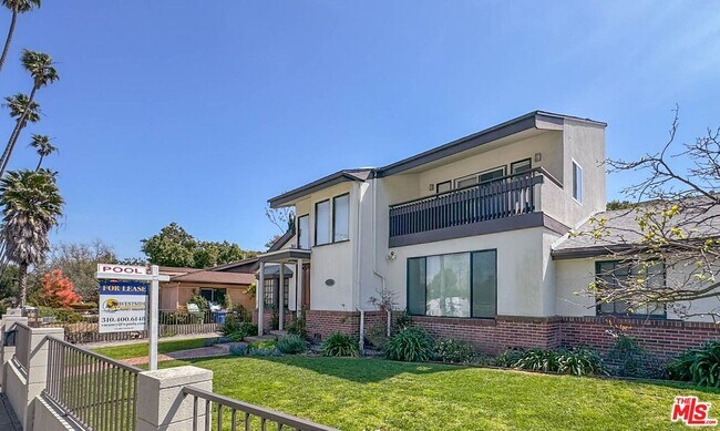 Building Photo - 12694 Montana Ave