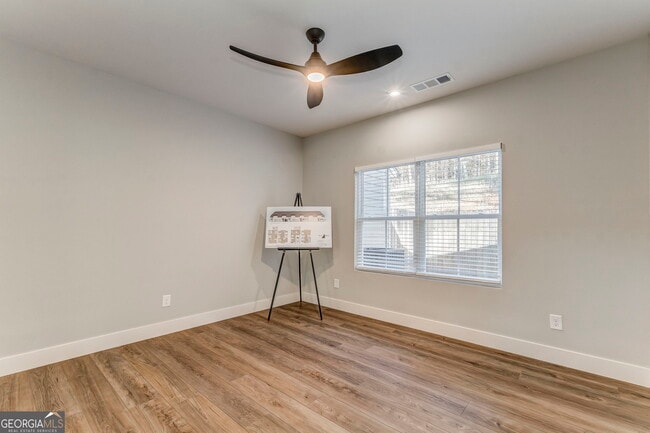 Building Photo - 77 Chateau Dr SE