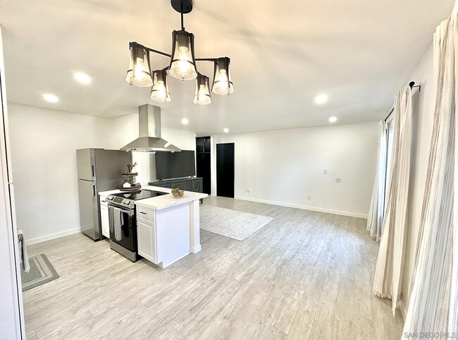 Building Photo - 9556 Carroll Canyon Rd