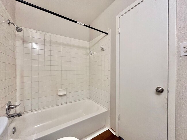 Building Photo - 7111 E Hwy 290