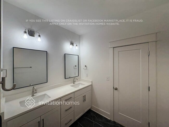 Building Photo - 422 38th Ave N