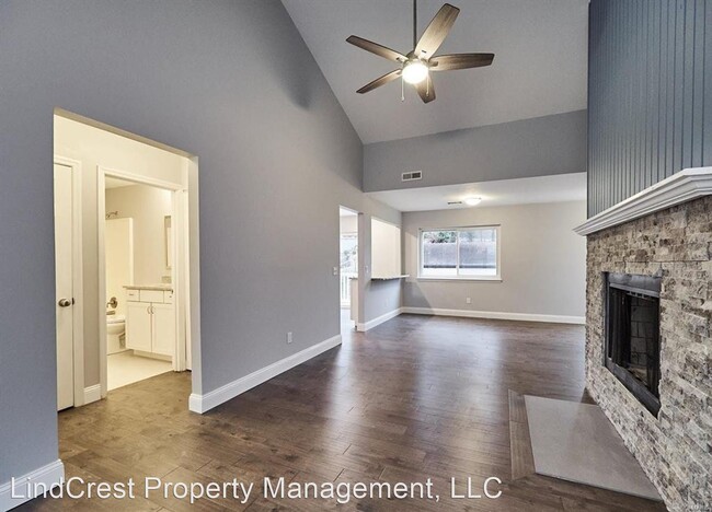Building Photo - 1301 Glendale Gardens Dr