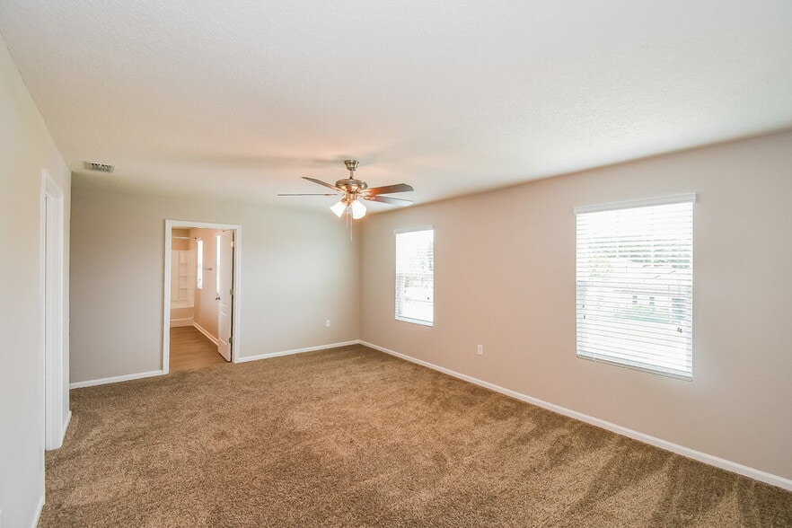 Building Photo - 6737 Sandle Dr