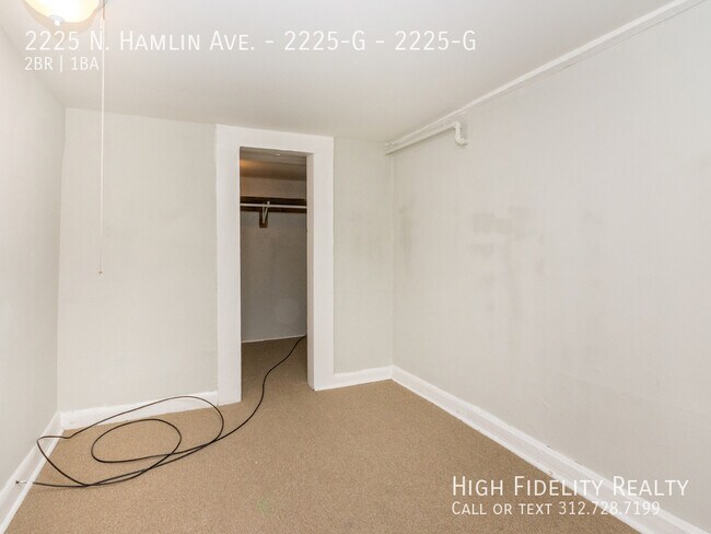 Building Photo - 2225 N Hamlin Ave