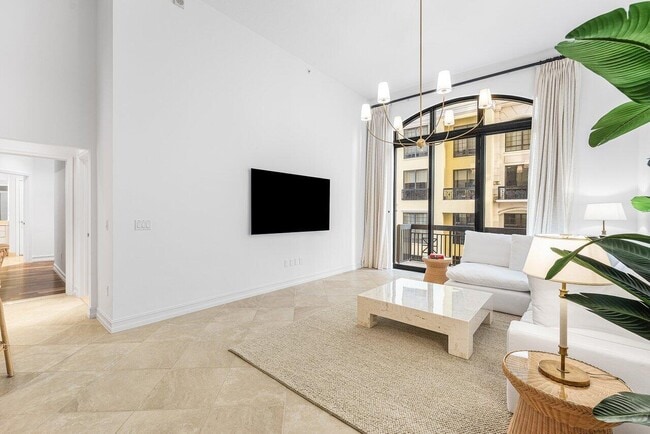 Building Photo - 701 S Olive Ave