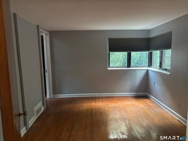 Building Photo - 136 Forest Rd