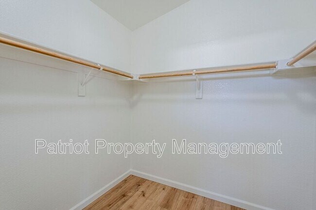 Building Photo - 2530 E Camellia Dr
