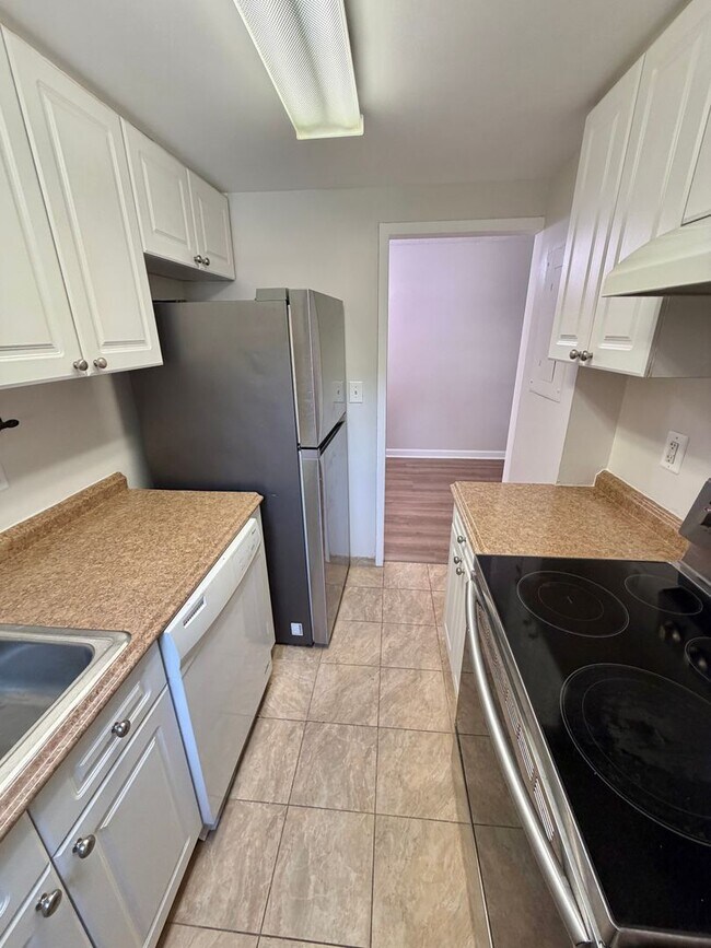 Building Photo - Arlington Gazebo Love, One Bedroom Close to Everything near Ballston