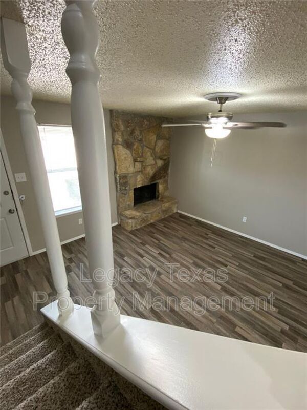 Building Photo - 1608 Sun Valley Dr