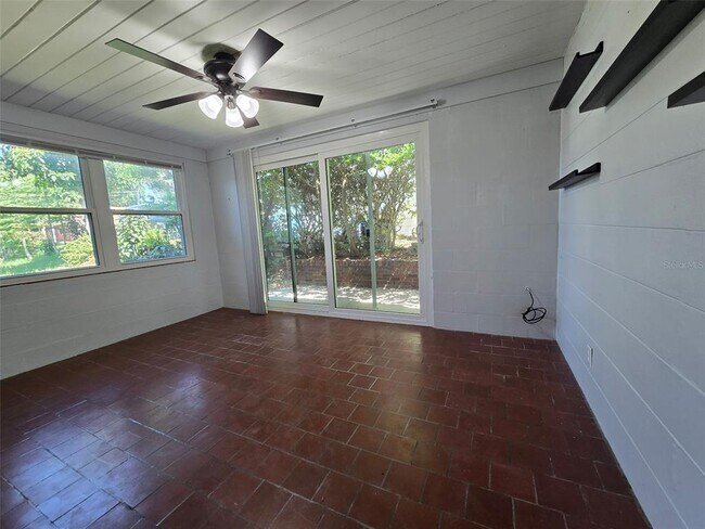 Building Photo - 507 Lake Lulu Dr