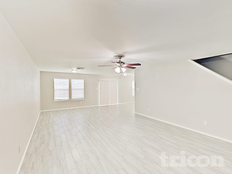 Building Photo - 12402 Grossmount Dr