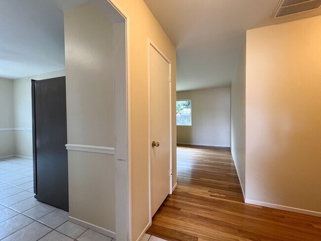 Building Photo - Charming Three Bedroom Home in North Napa
