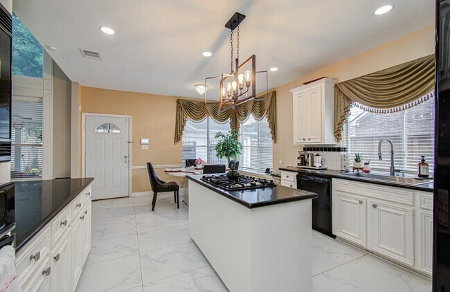 Building Photo - 12427 Shadycrest Dr